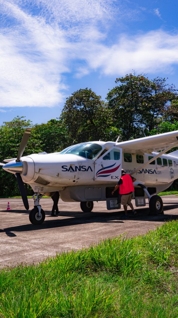 sansa fly costa rica, sansa fly, vliegtuig costa rica, binnenlandse vlucht costa rica, tortuguero to san jose, flight costa rica