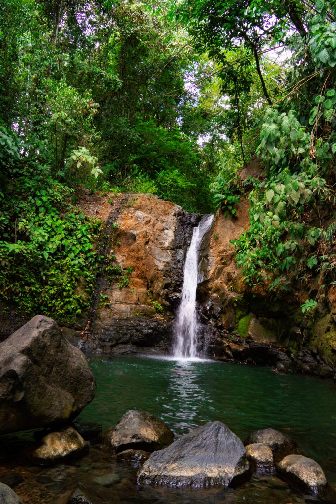 natural waterslide, uvita waterfall, waterval uvita, uvita costa rica, natuurlijke glijbaan