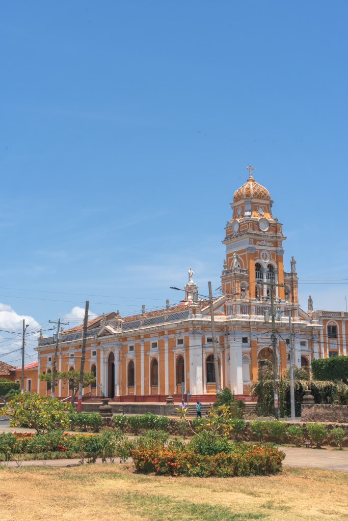 kathedraal granada, kerk granda, koloniaal gebouw granada, granda nicaragua, Iglesia Xalteva