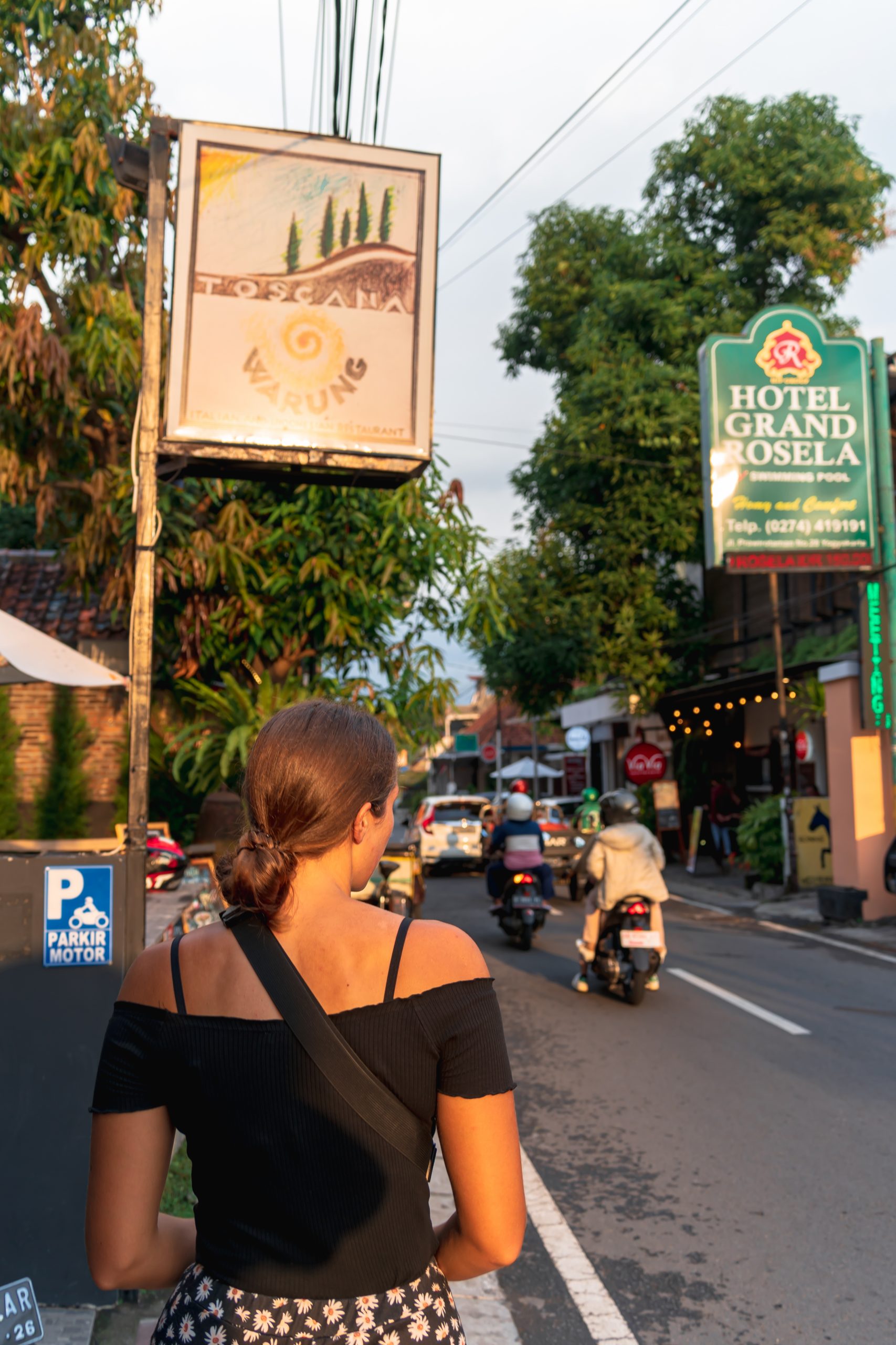jalan pawirotaman, toeristische straat yogyakarta, drukke straat yogyakarta