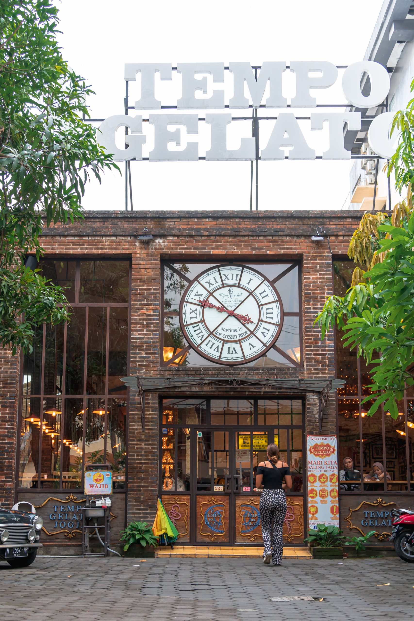 tempo gelato, jalan pawirotaman, ijszaak yogyakarta, ijswinkel java