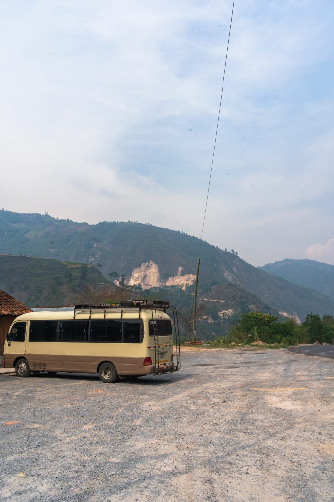 shutlle bus guatemala, shuttle van lake atitlan naar lanquin, shuttle
