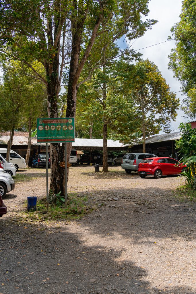 parkeerplaats tumpak sewu waterval, parkeren tumpak sewu, ingang tumpak sewu waterval
