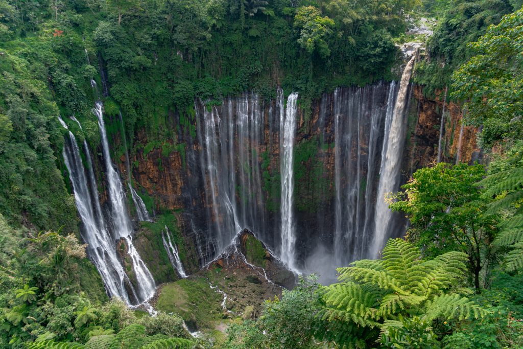 uitzichtpunt tumpak sewu waterval, tumpak sewu waterval vanaf boven, mooiste waterval van java
