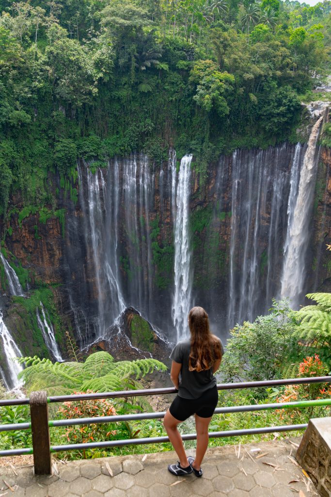 panorama viewpoint tumpak sewu waterfall, uitzichtpunt tumpak sewu waterval, grootste waterval van java