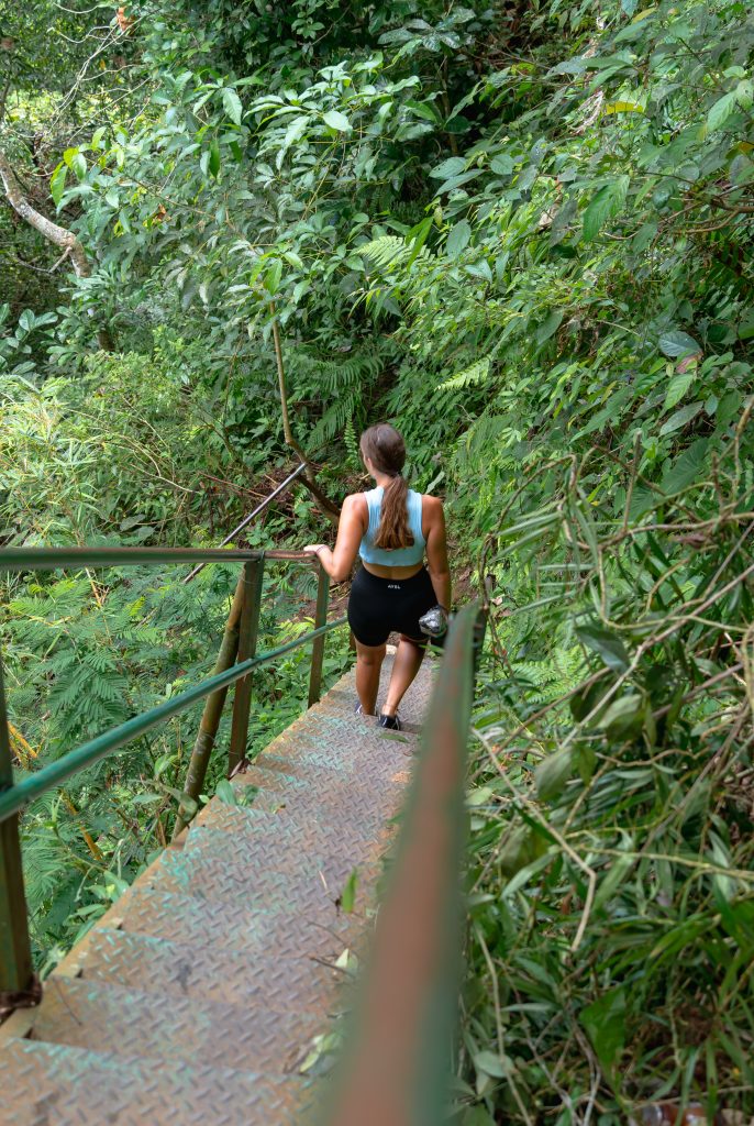 trap tumpak sewu waterval, pad tumpak sewu waterval, hike naar de tumpak sewu waterval