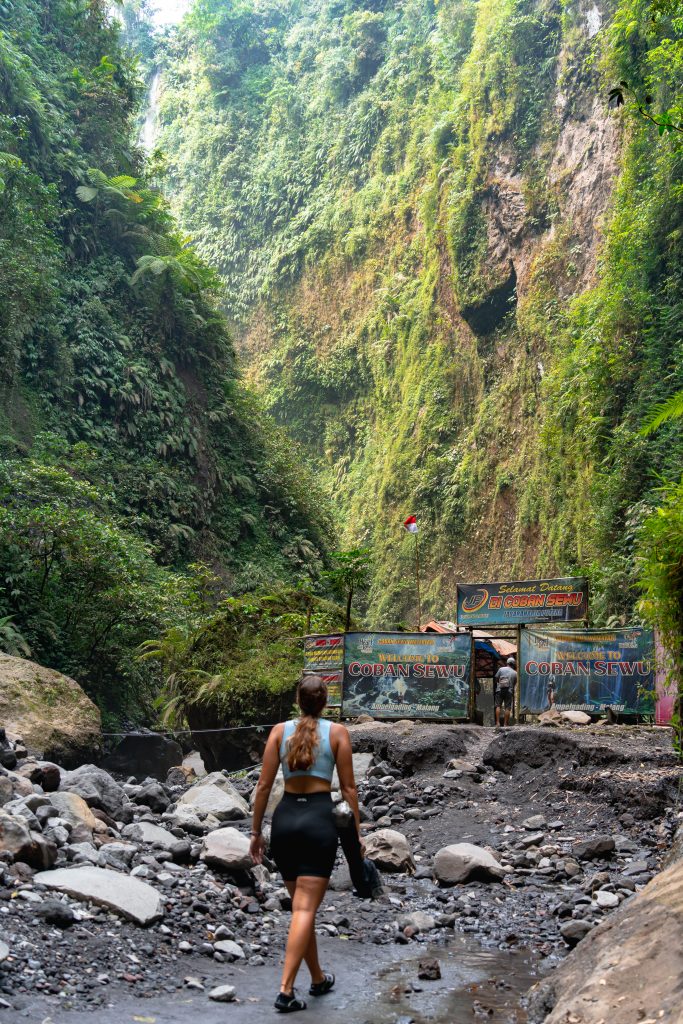tumpak sewu vallei, hike naar tumpak sewu, dal tumpak sewu, ingang tumpak sewu waterval