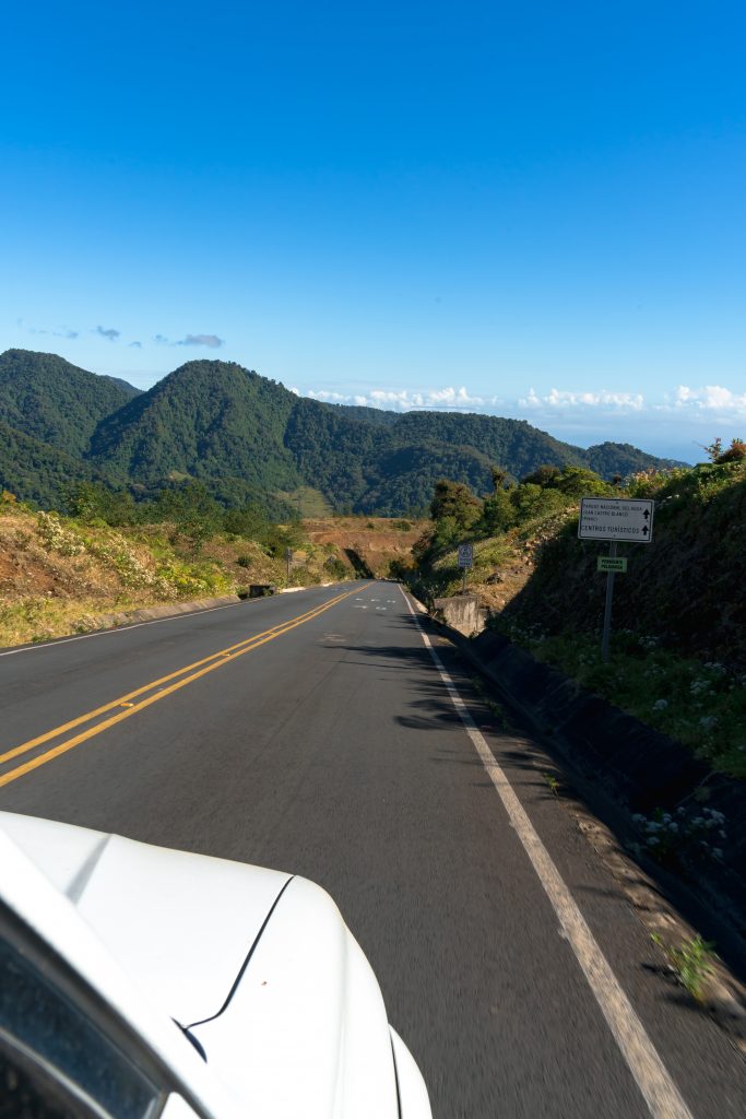 onderweg naar bajos del toro, uitzichten bajos del toro, met een tour naar bajos del toro, onderweg naar hidden gem costa rica