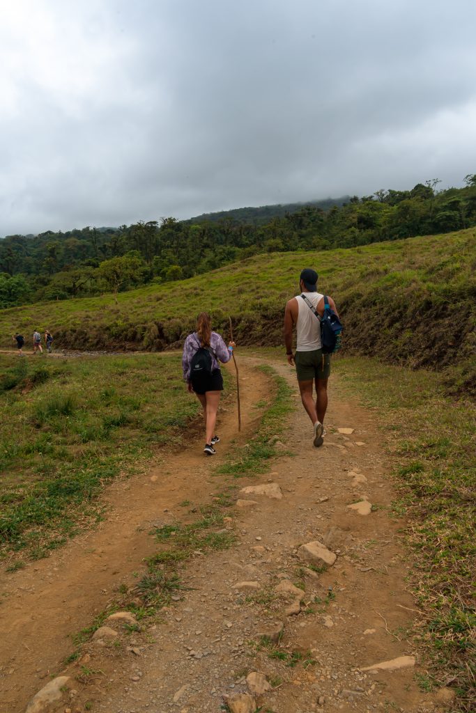 hike naar blue falls, ecologisch prive reservaat, bajos del toro, catarata del toro, waterval hike costa rica