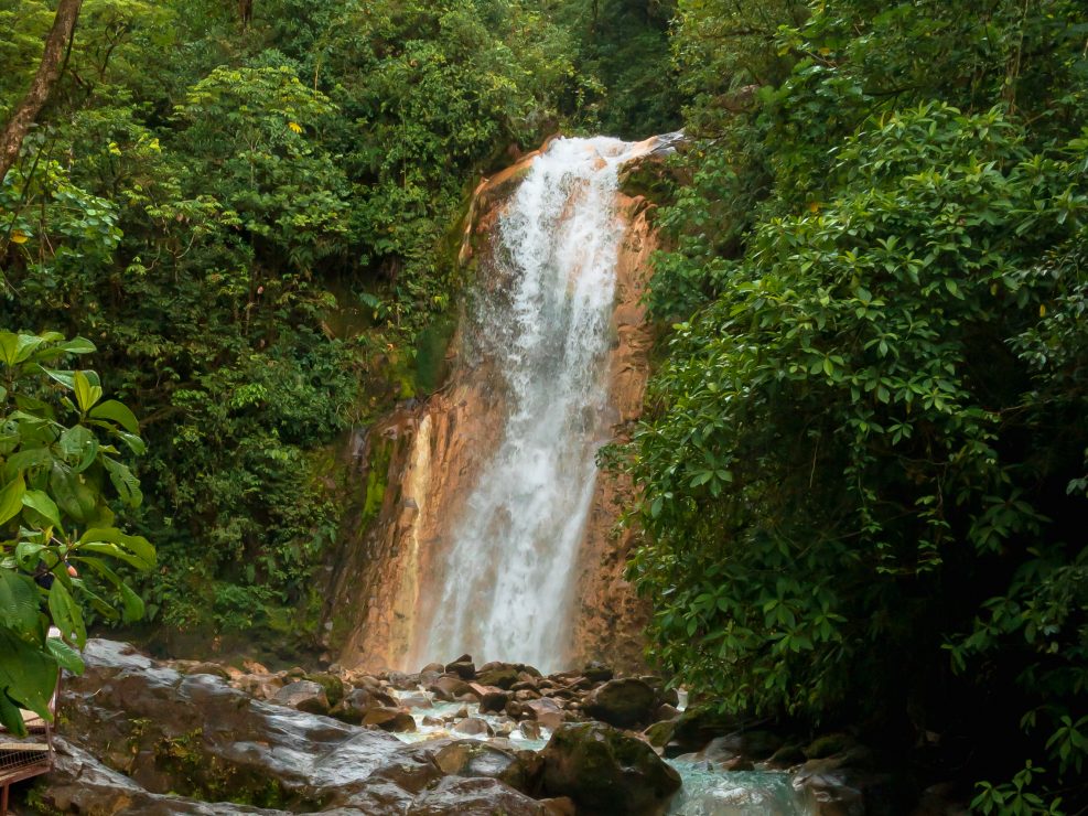 blue falls costa rica, hidden gem costa rica, mooiste watervallen costa rica, beste watervallen costa rica, bajos del toro, natuurreservaat costa rica