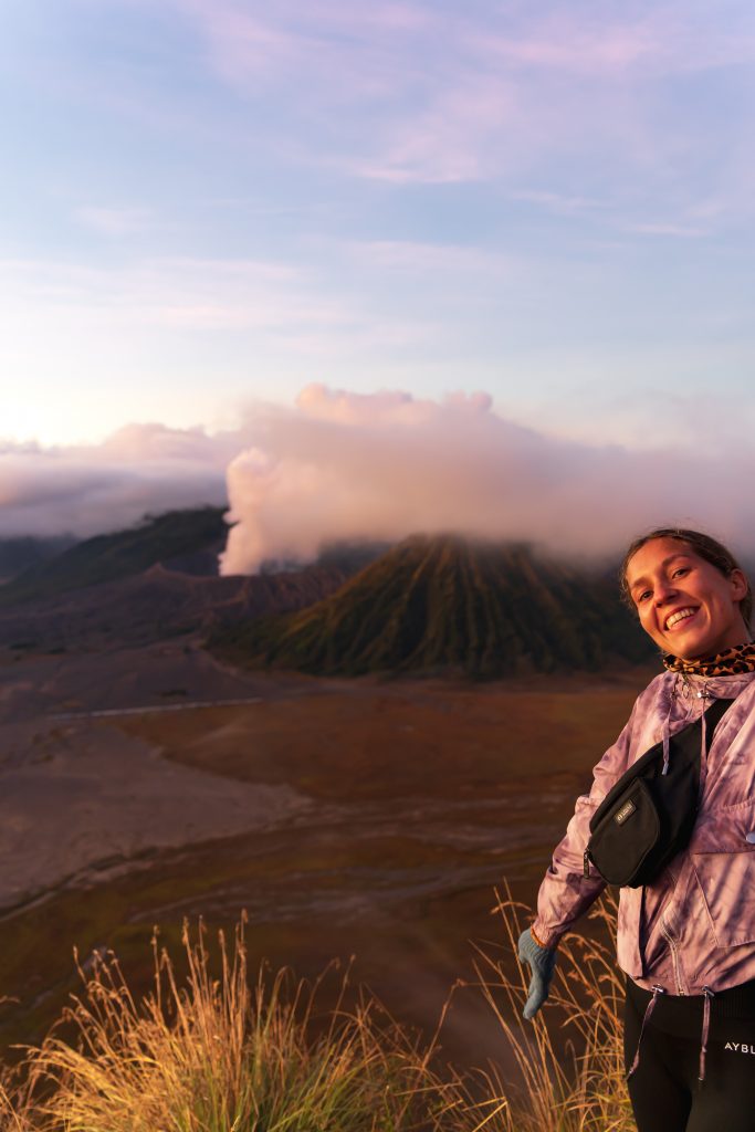 bromo vulkaan bezoeken, bromo bezoeken met zonsopkomst, bromo java, backpacken java, vulkanen java