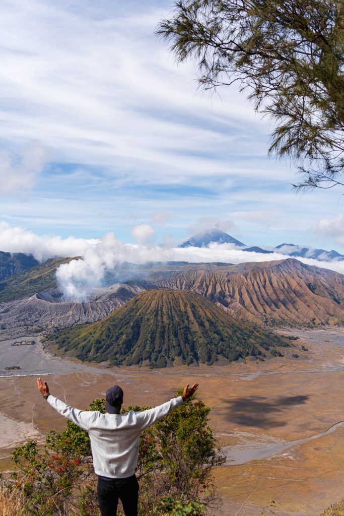bromo vanaf kingkong hill, bromo bewonderen, bromo bezoeken, de mooiste vulkaan op java, oost-java