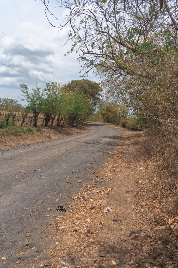 dirt road op ometepe, wegen ometepe, ometepe eiland, zandwegen ometepe, stofwegen ometepe