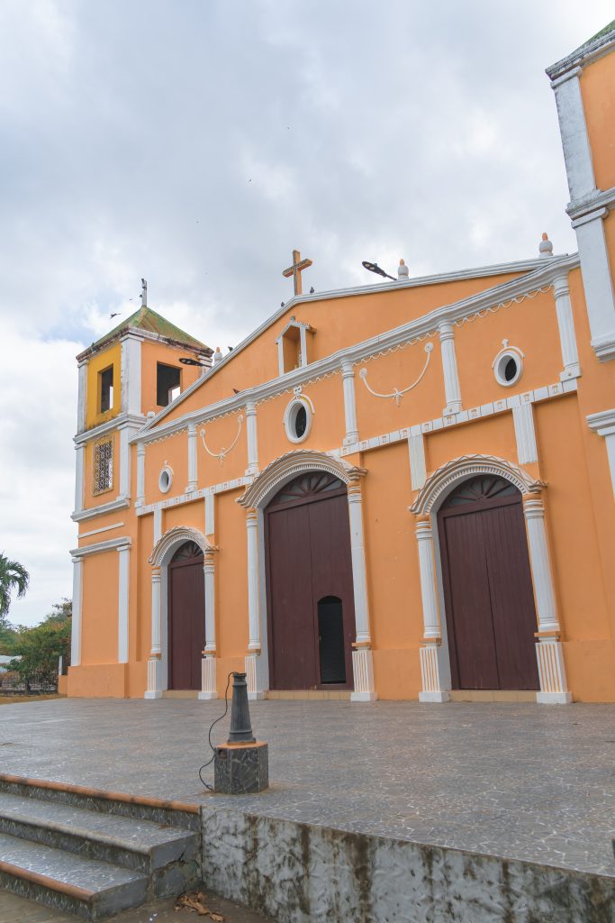 kerk op ometepe, centraal plein ometepe, stadje op ometepe, kerk moyogalpa, kerken nicaragua
