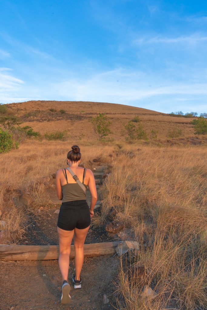 hike naar krater naast masaya, hiken masaya vulkaan, omgeving masaya, vulkaan beklimmen, nicaragua, activiteit vanuit granada