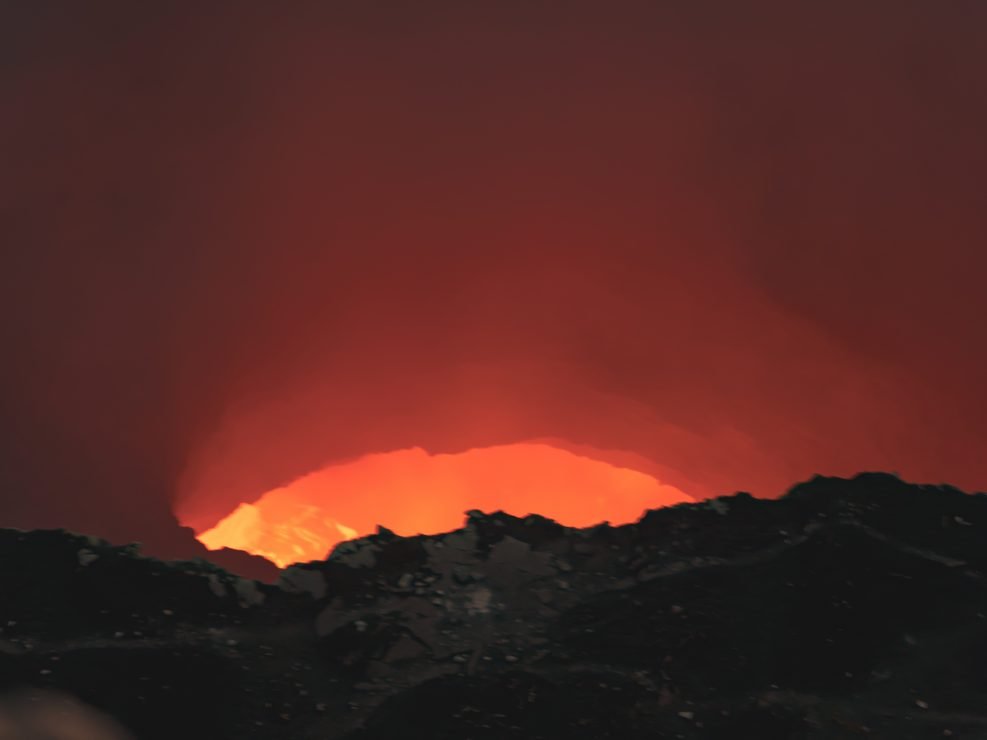 lava in masaya vulkaan, masaya vulkaan nicaragua, actieve vulkaan, lava borrelen, binnenkant vulkaan, vakantie nicaragua