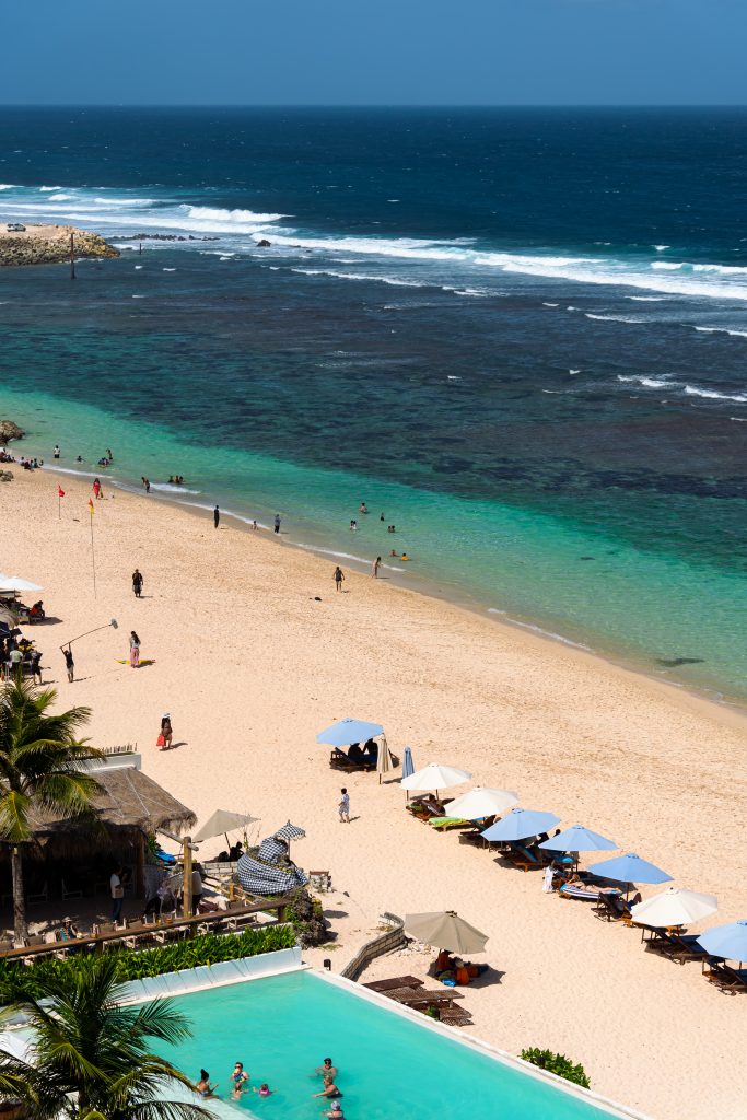 melasti beach, stranddag bali, beste stranden bali, strandhoppen uluwatu, stranden rond uluwatu, strandhoppen bali