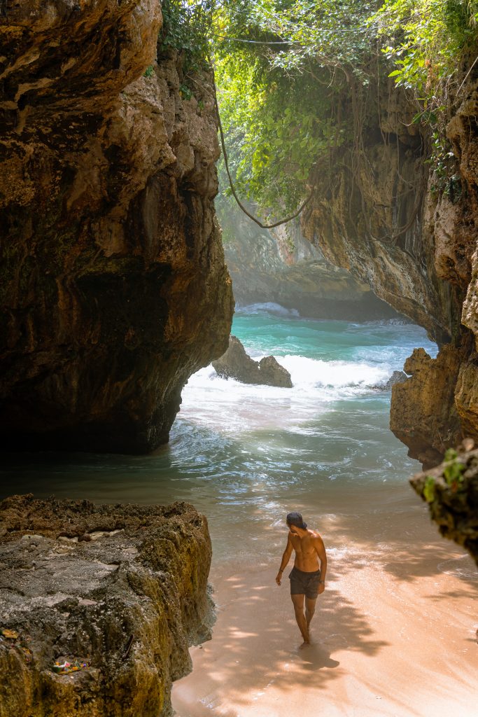 mooiste stranden bali, verborgen stranden bali, rustige stranden uluwatu, ontondekte stranden bali, strandhoppen uluwatu, suluban beach bali