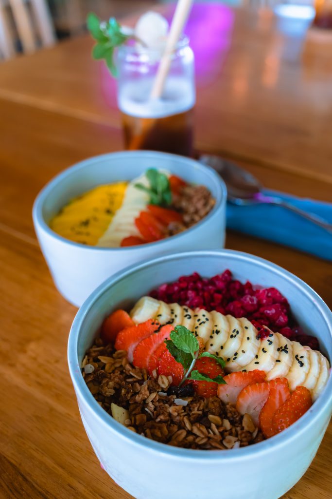 smoothiebowl bali, eten en drinken in bali, hippe tentjes bali