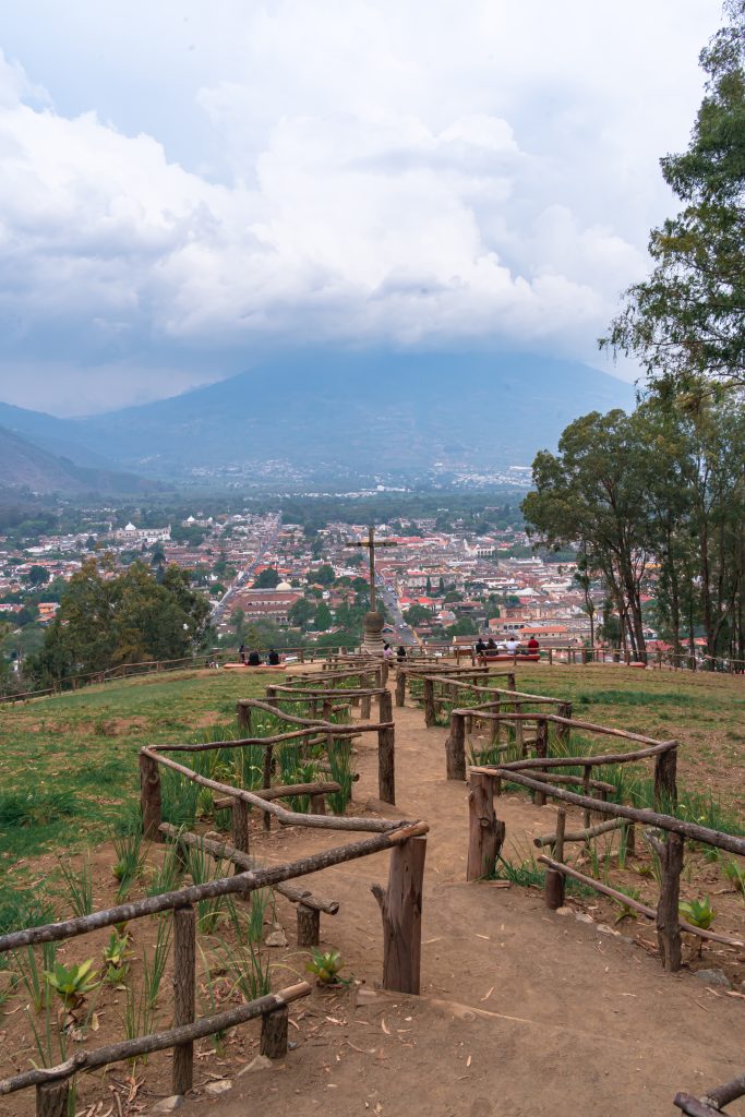 Cerro de La Cruz, uitkijkpunt antigua, wat te doen in antigua, hike antigua, uitzicht over antigua