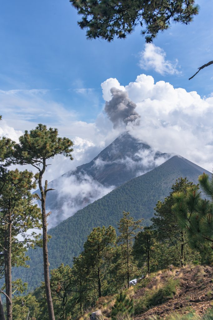 Fuego vulkaan Guatemala, vulkanen rond antigua, acatenango vulkaantoch, actieve vulkaan guatemala