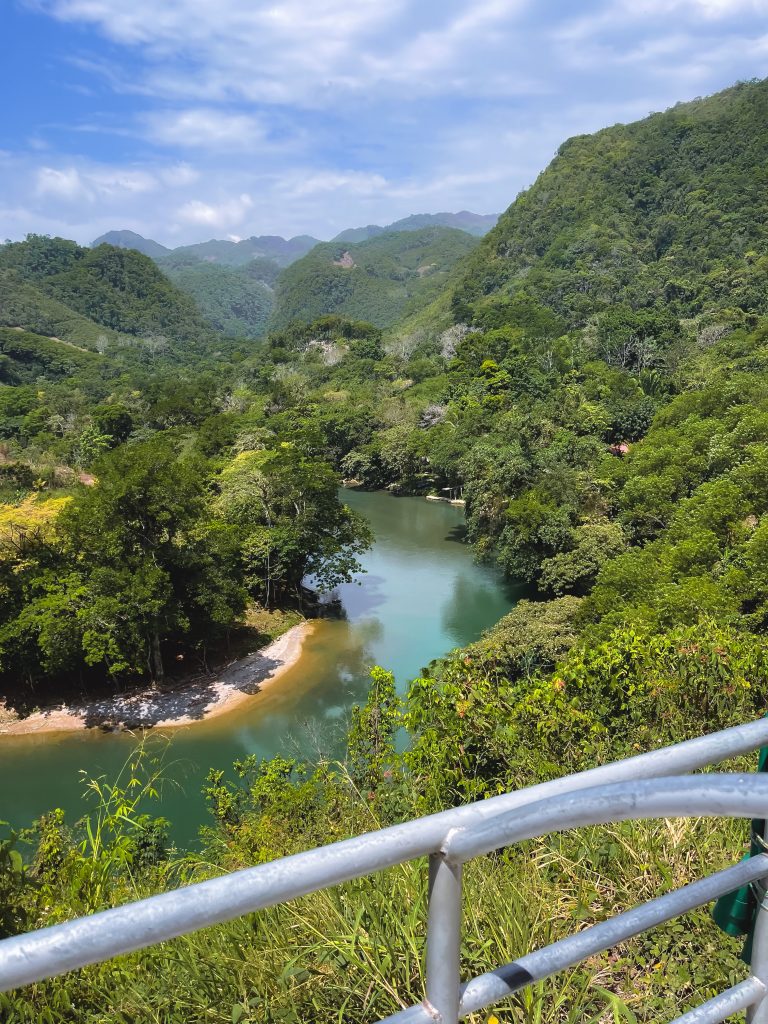 onderweg naar semuc champey, route semuc champey, vervoer guatemala