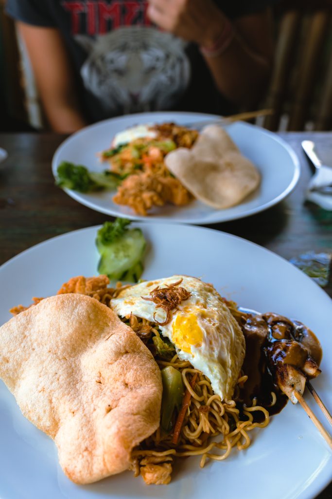 miegoren met sate, eten bali, Indonesisch eten