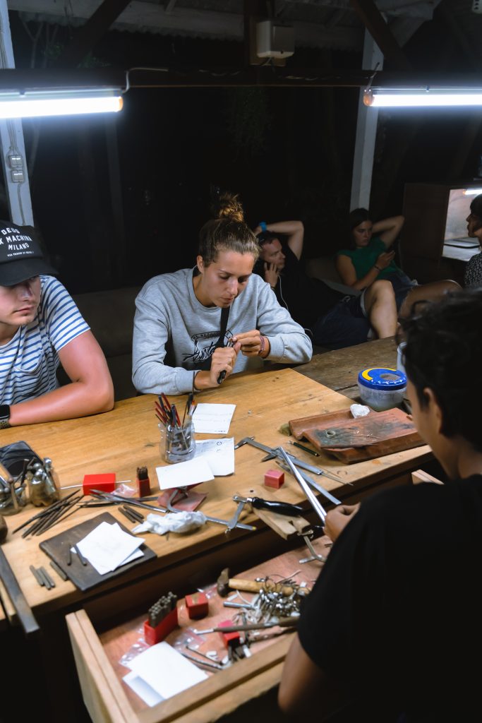 sieraad maken workshop, sieraad ontwerpen bali, zilver workshop, sieraad maken bali