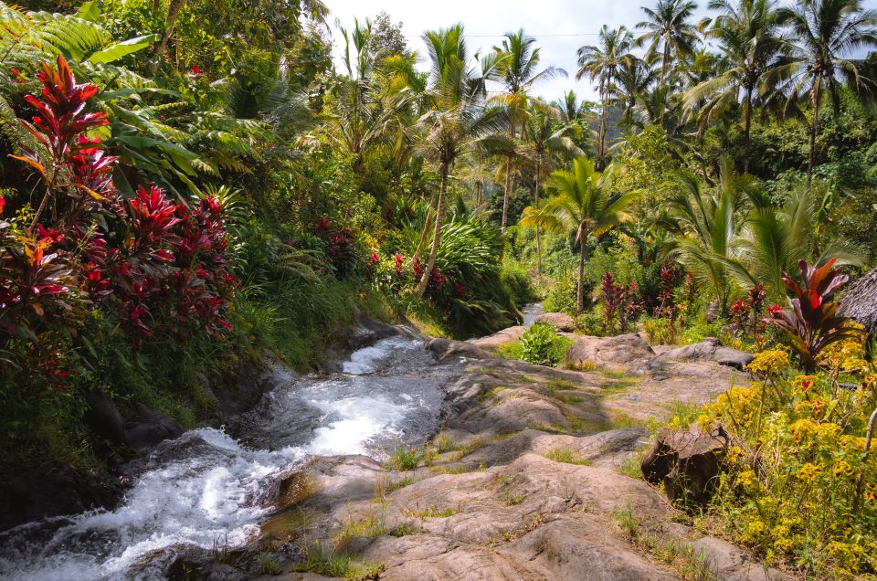 Lemukih water slide: natuurlijke waterglijbaan in Bali