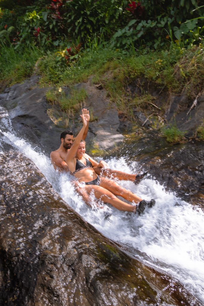 waterval glijden in bali
