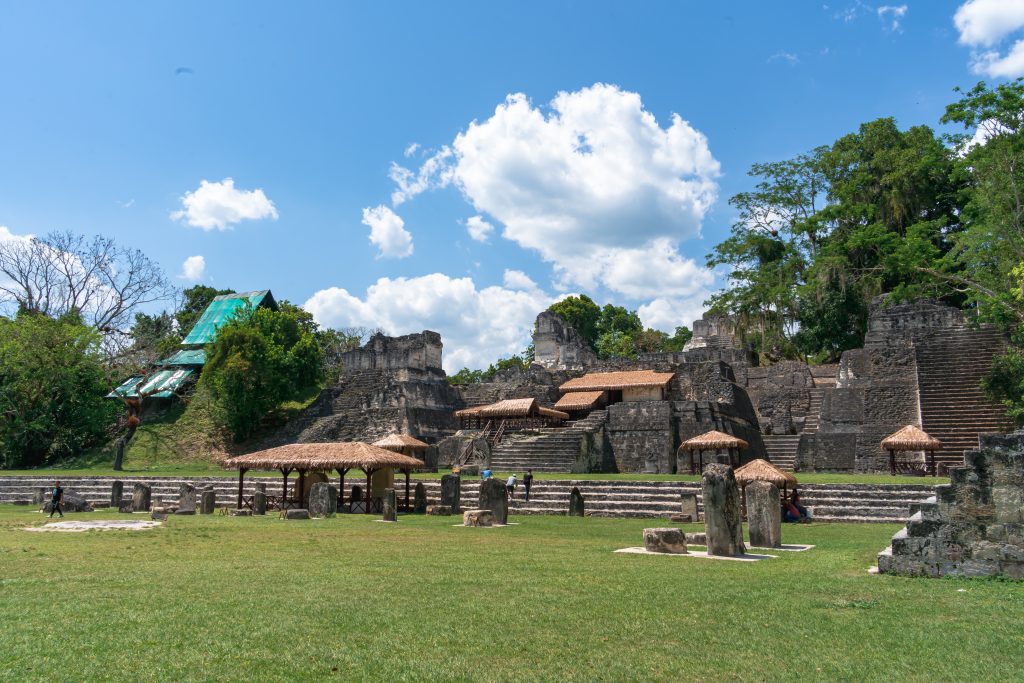 tikal, maya-beschaving, maya-tempels, guatemala
