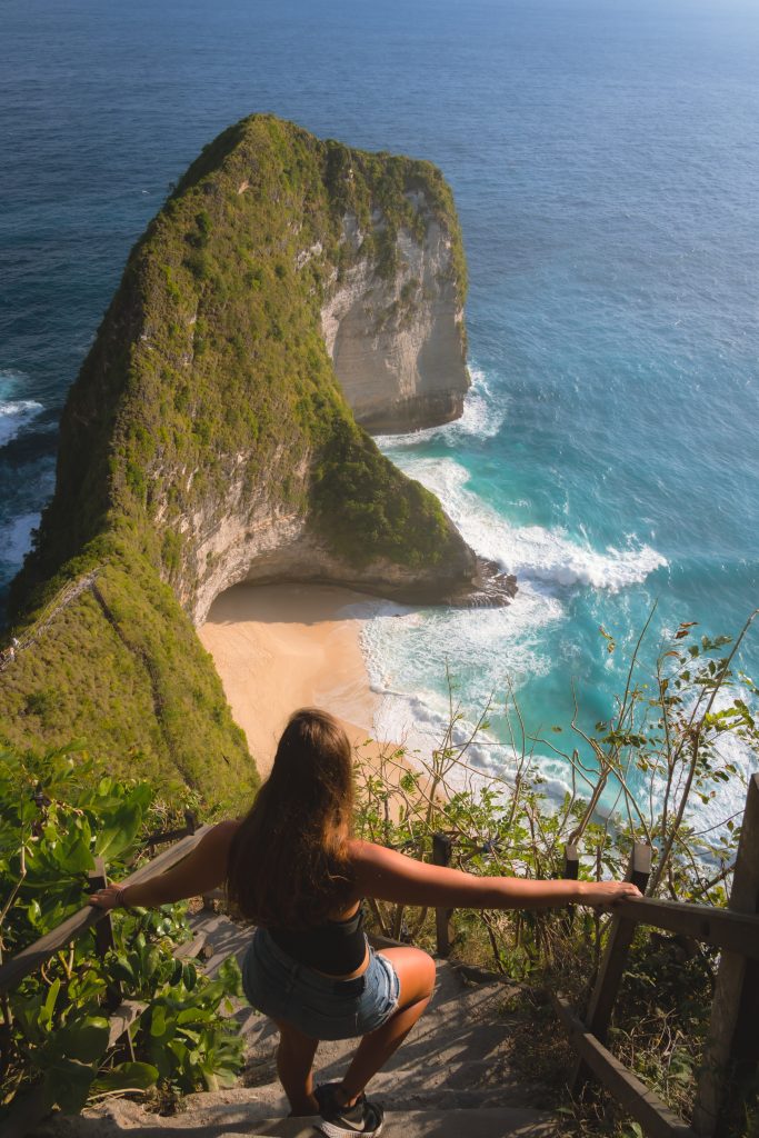 kelingking beach viewpoint, stairs kelingking beach, nusa penida